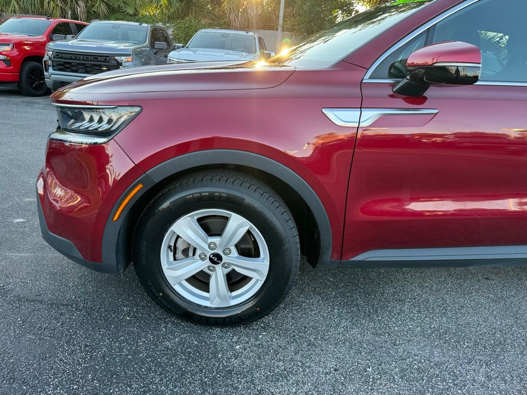 2023 Kia Sorento LX 11