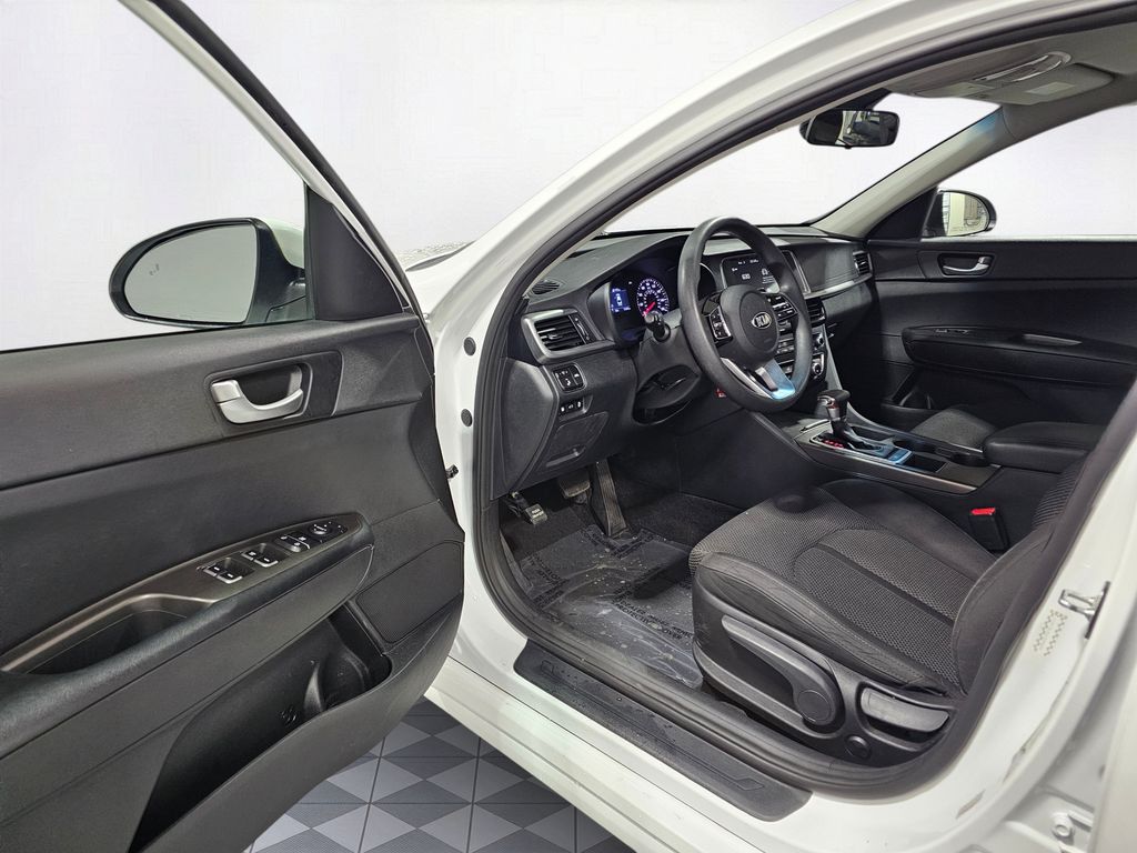 Used 2020 White Kia LX image 20