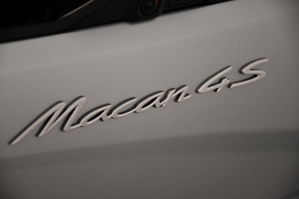 Thumbnail: 2025 Porsche Macan - 11