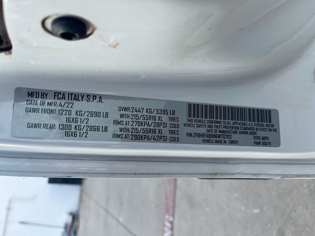 Used 2022 White Ram Base image 28