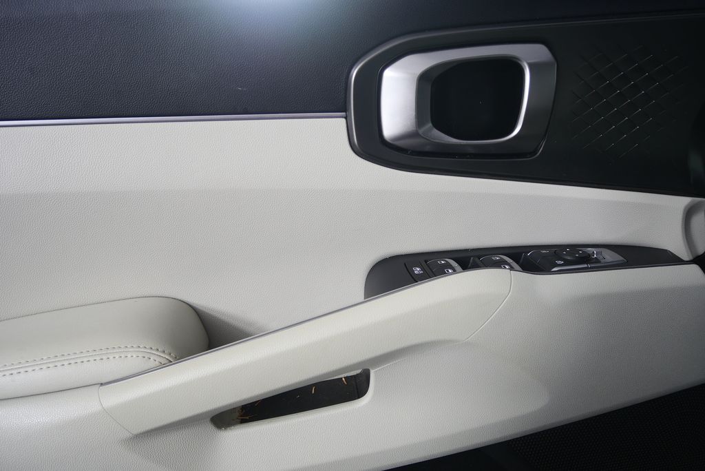 Thumbnail: 2023 Kia Sorento - 9