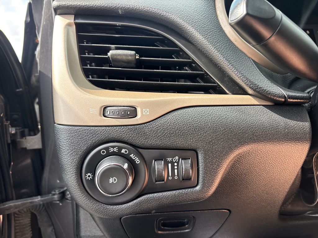 Used Car 2017 Jeep Cherokee  Latitude For Sale Under $15,000 In Austin, Texas