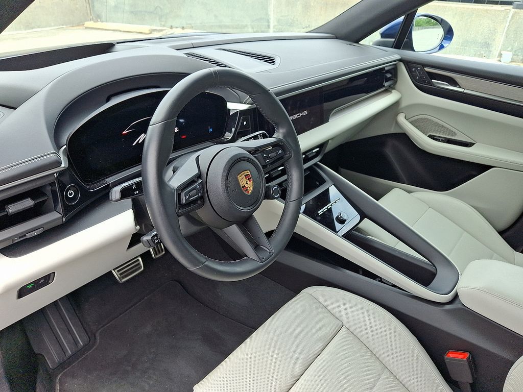 Thumbnail: 2024 Porsche Macan - 4