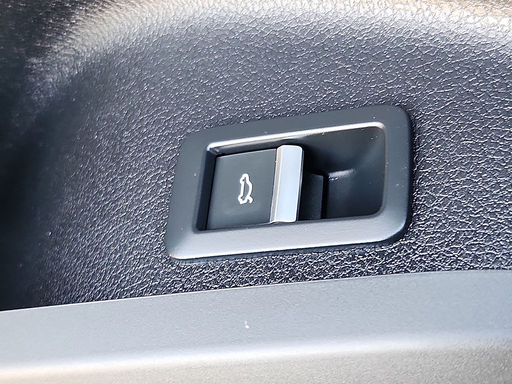 Thumbnail: 2021 Audi SQ5 - 26