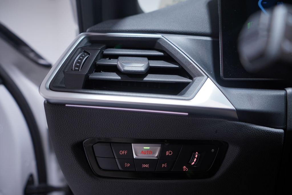 Thumbnail: 2023 BMW 3 Series - 19