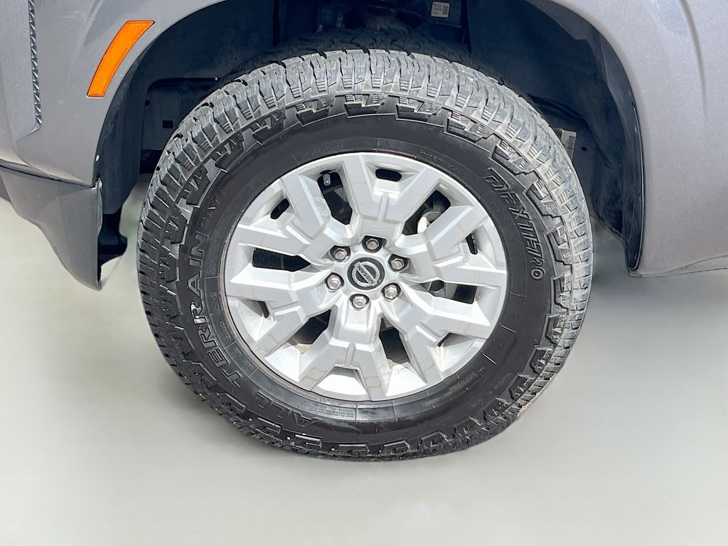 Used 2022 Gray Nissan SV image 27