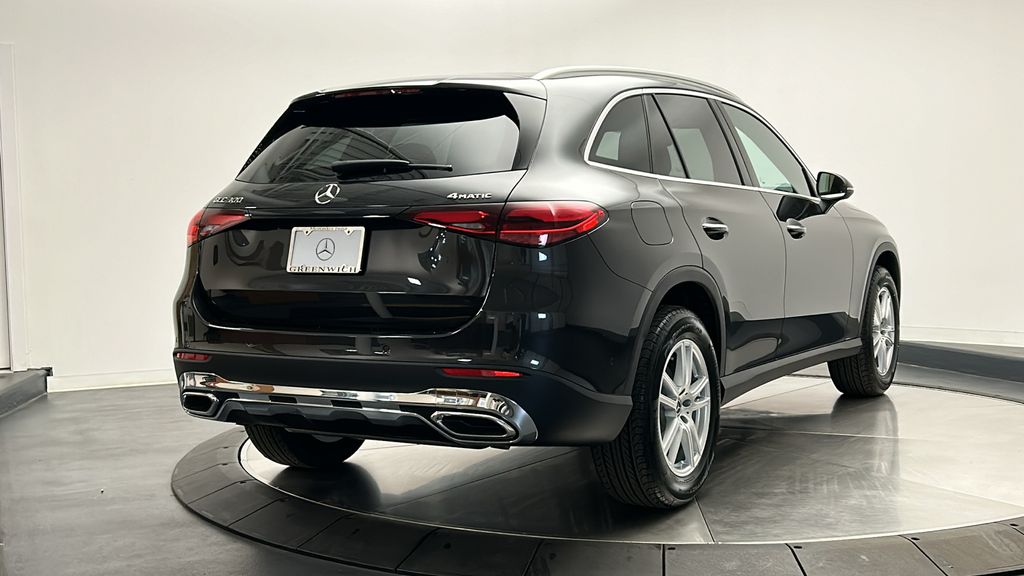 2025 Mercedes-Benz GLC 300 7