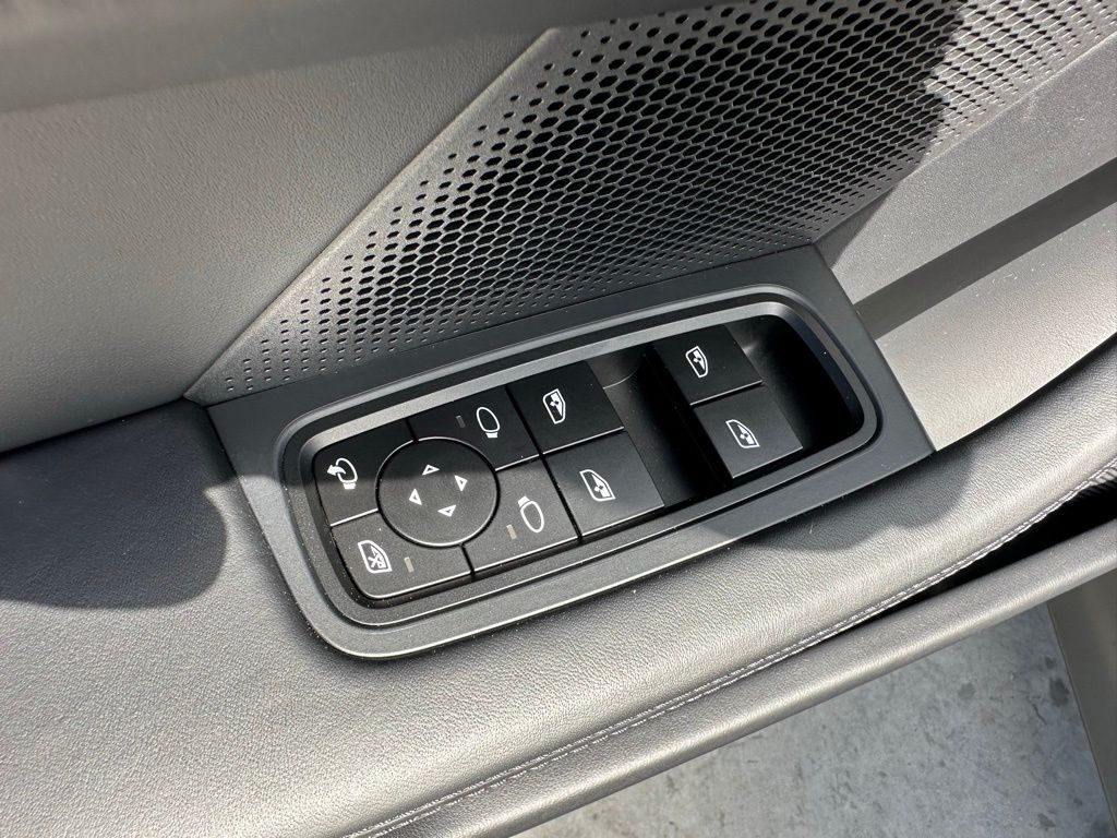 2025 Porsche Taycan 4S 14