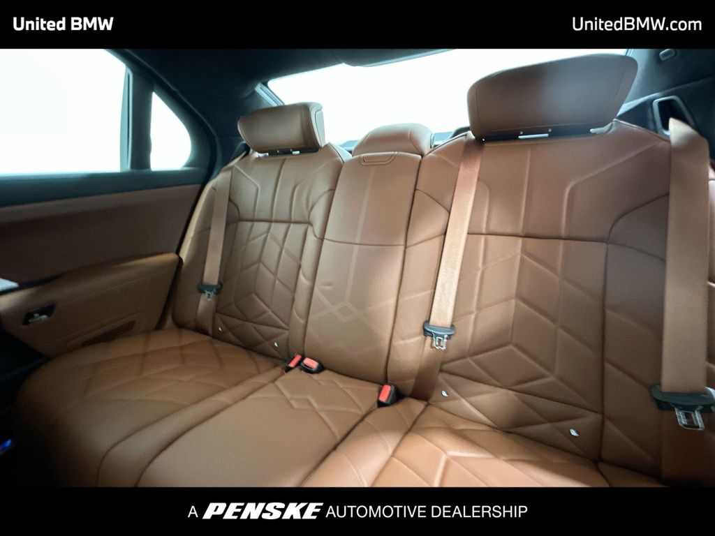 Thumbnail: 2025 BMW 7 Series - 21