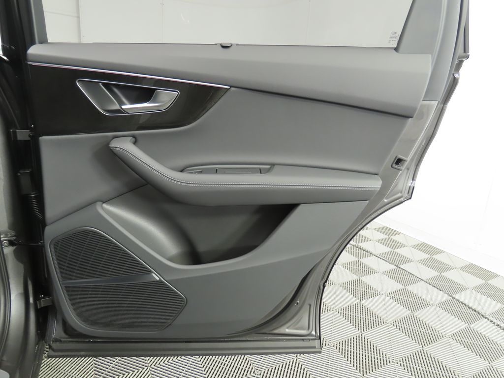 Thumbnail: 2025 Audi Q7 - 27