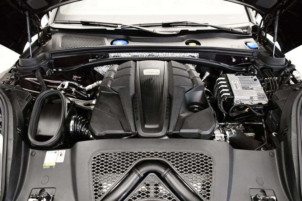 Thumbnail: 2023 Porsche Macan - 12