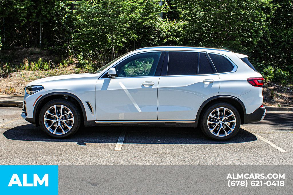 Used 2022 White BMW sDrive40i image 7