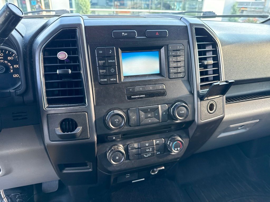 Used 2017 Black Ford XLT image 9