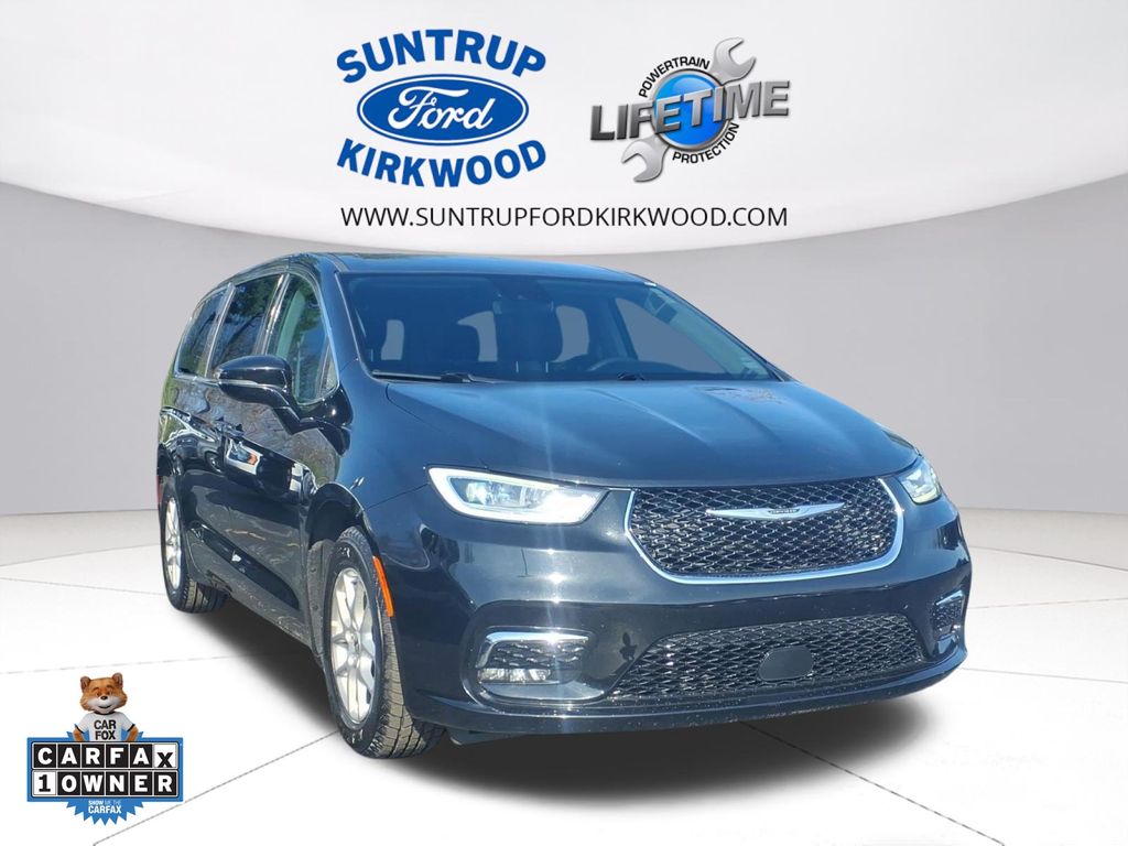 Diamond Black Crystal Pearlcoat 2024 Chrysler Pacifica Touring L FWD Minivan Front-Wheel Drive 9-Speed Automatic