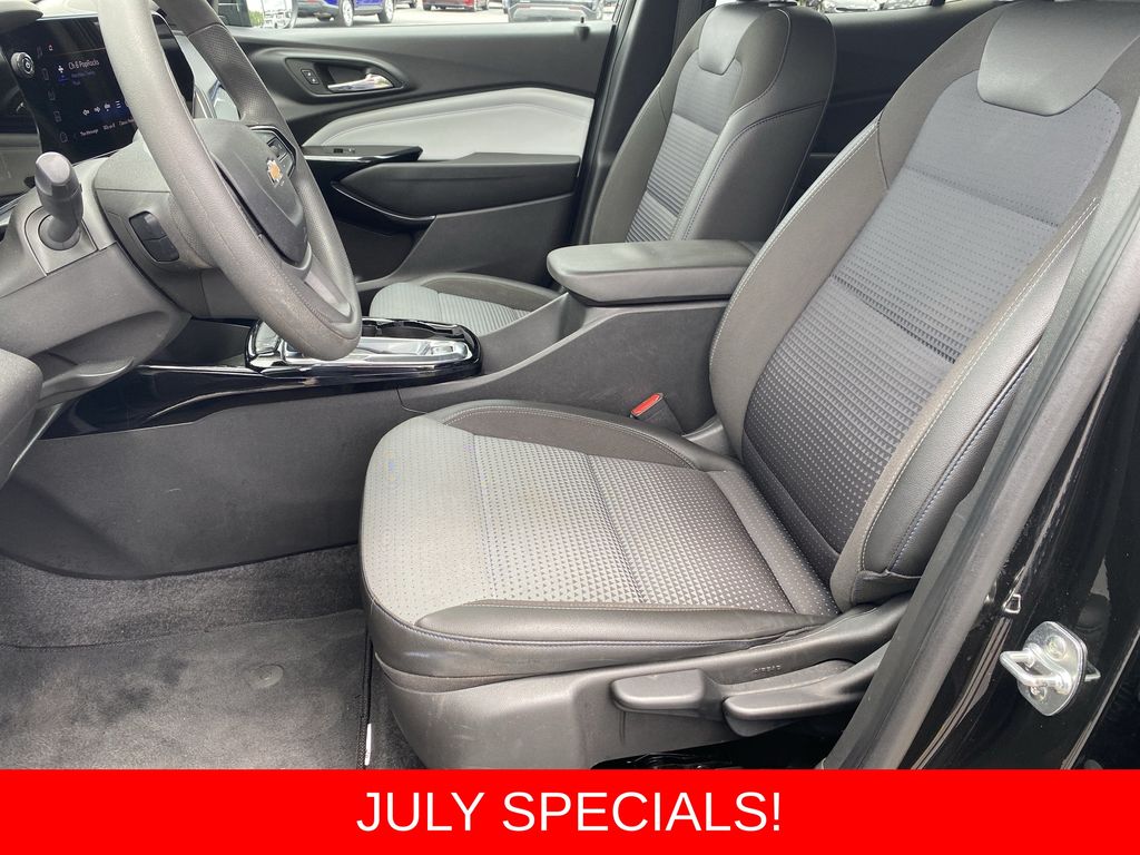 Used 2025 Chevrolet Trax SUV