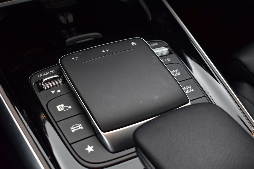 Thumbnail: 2022 Mercedes-Benz GLB - 22