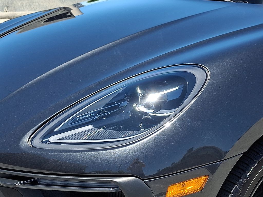 Thumbnail: 2022 Porsche Macan - 11