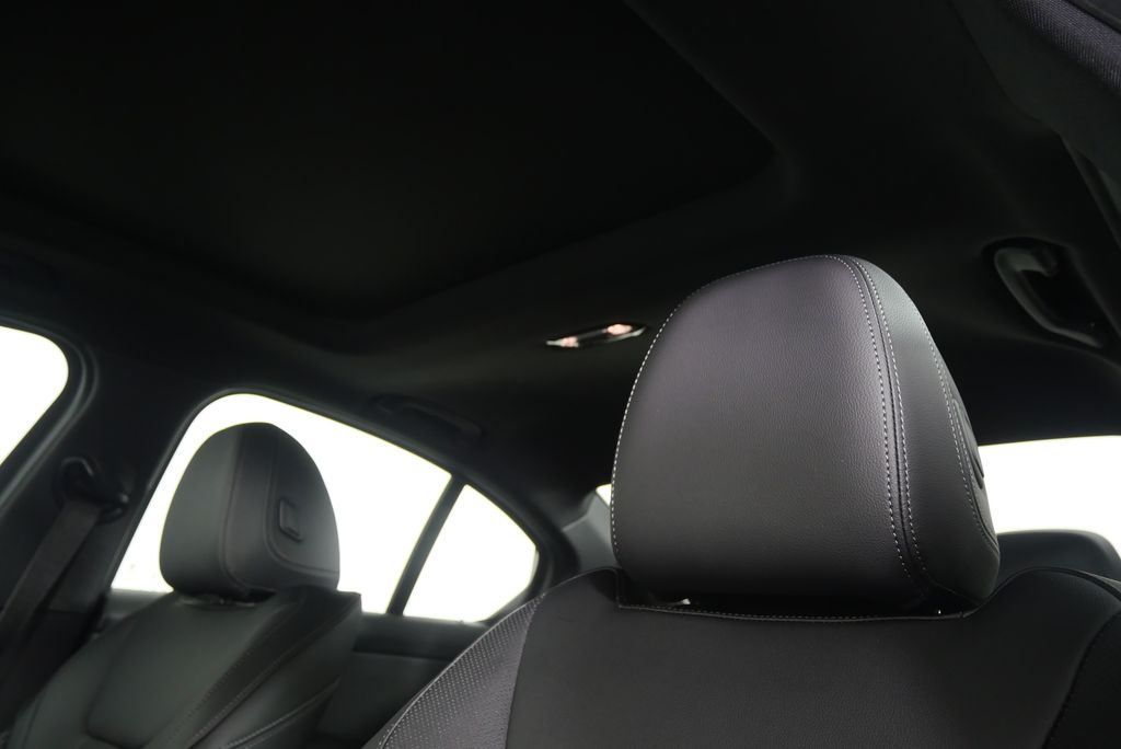 Thumbnail: 2026 BMW 3 Series - 12