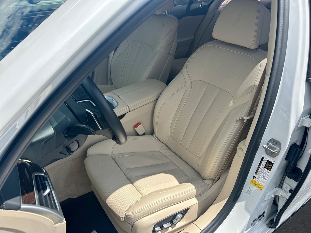 Thumbnail: 2022 BMW 7 Series - 30