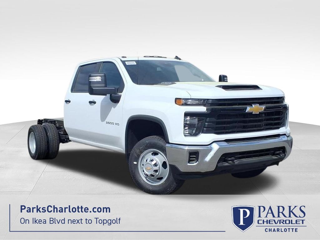 Summit White 2026 Chevrolet Silverado 3500HD Pickup Truck Four-Wheel Drive Automatic