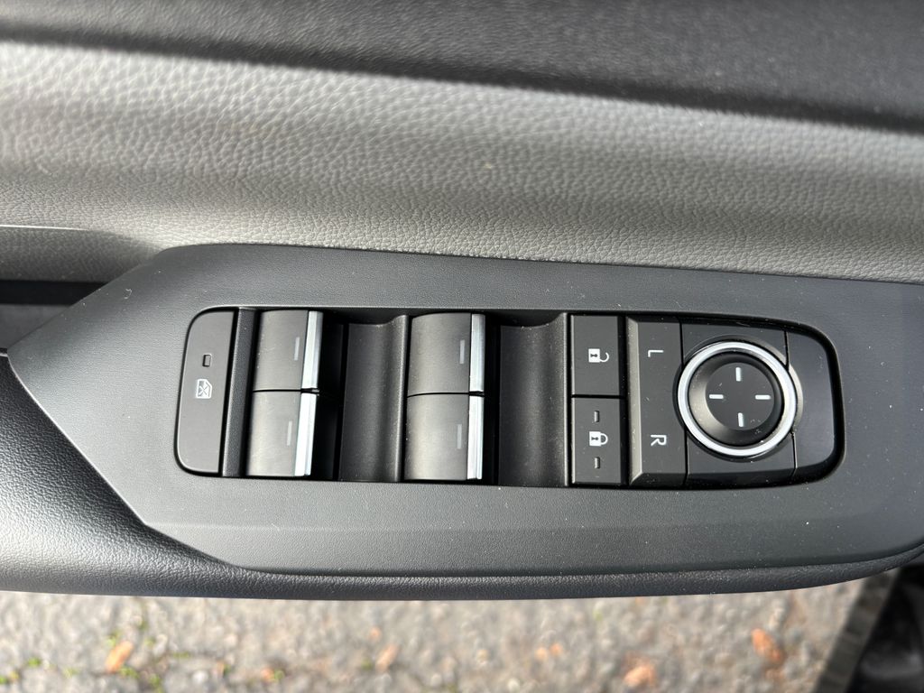 Thumbnail: 2025 Toyota Prius - 26