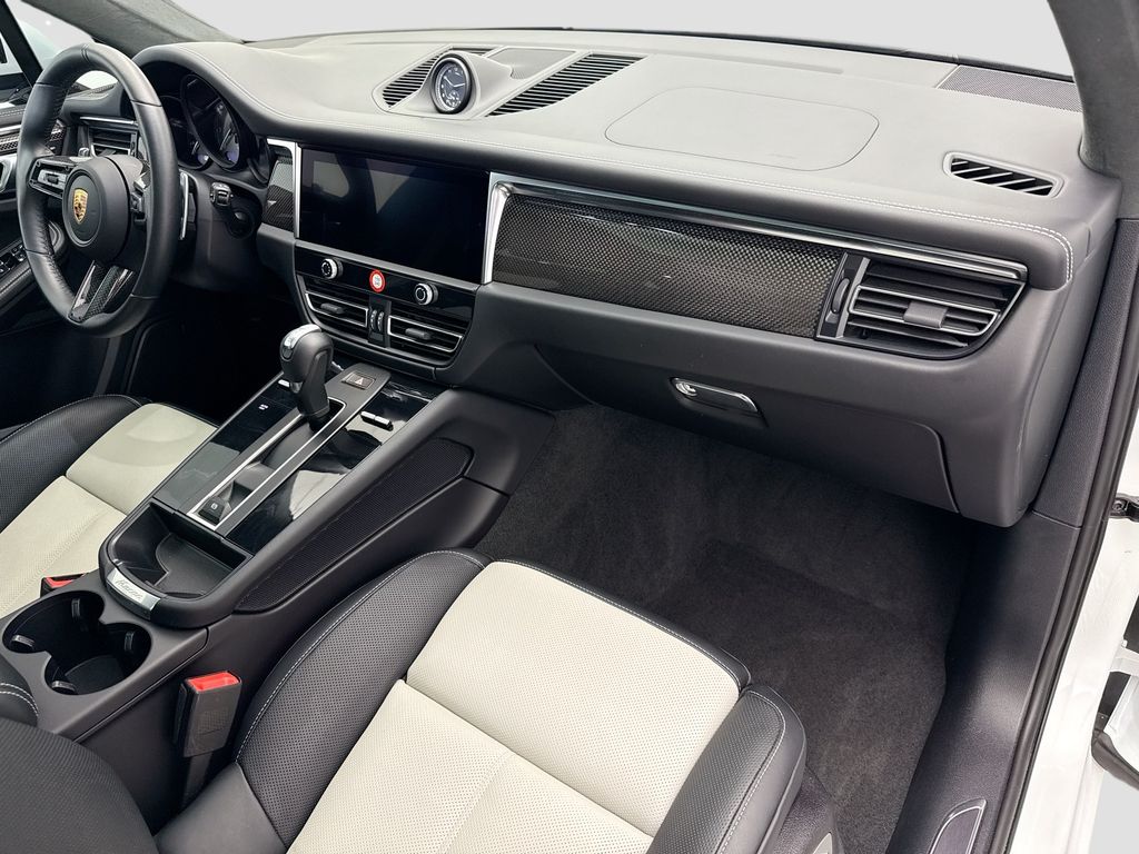 Thumbnail: 2024 Porsche Macan - 20