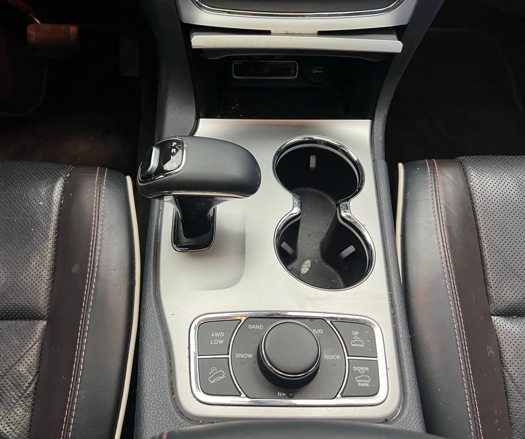 Thumbnail: 2015 Jeep Grand Cherokee - 11