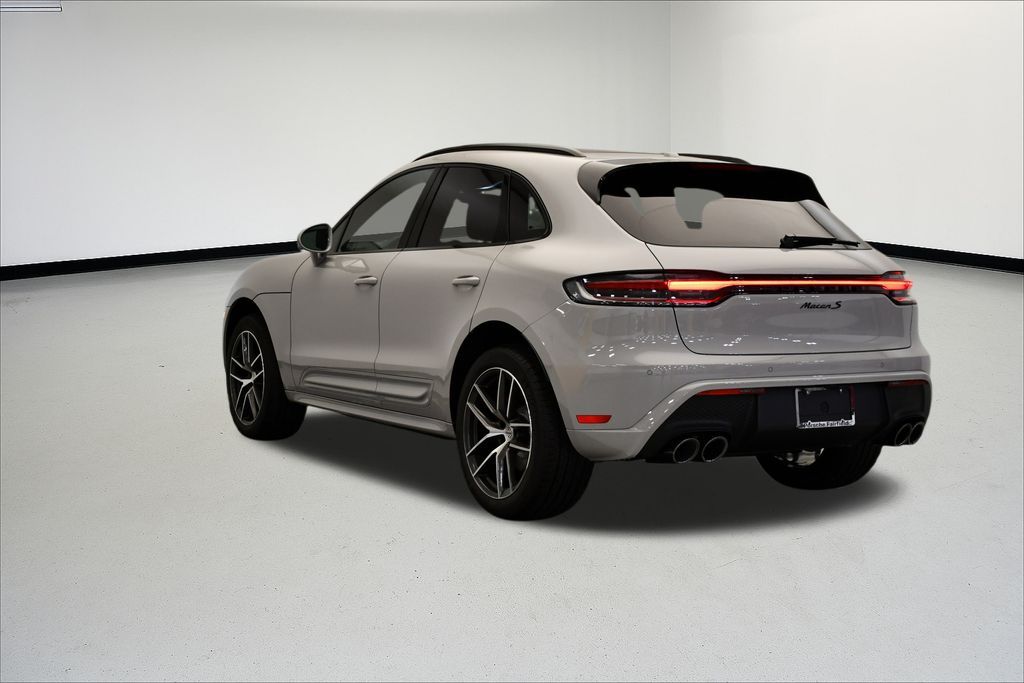 Thumbnail: 2026 Porsche Macan - 3