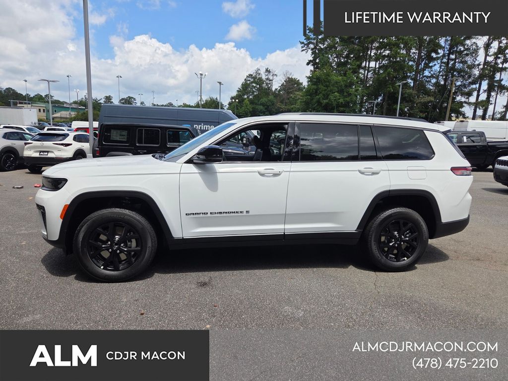 New 2026 Bright White Clear-Coat Exterior Paint Jeep Laredo image 5
