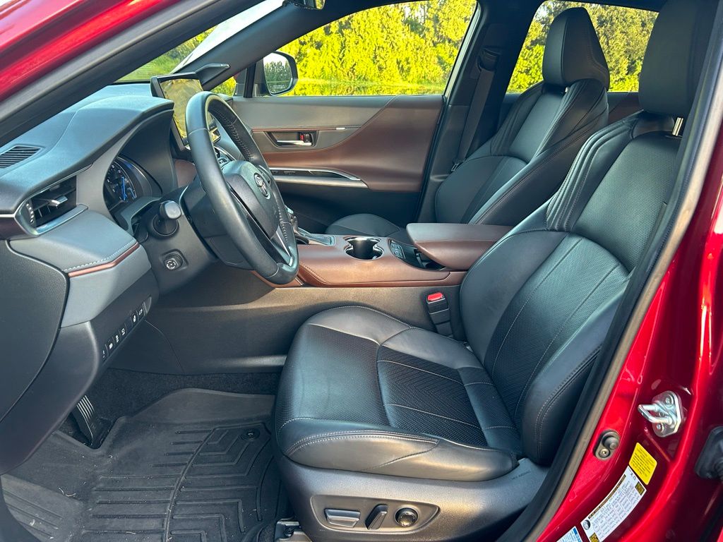 Thumbnail: 2021 Toyota Venza - 13