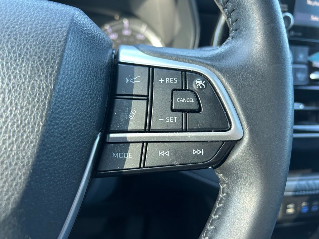 Thumbnail: 2022 Toyota Highlander - 19