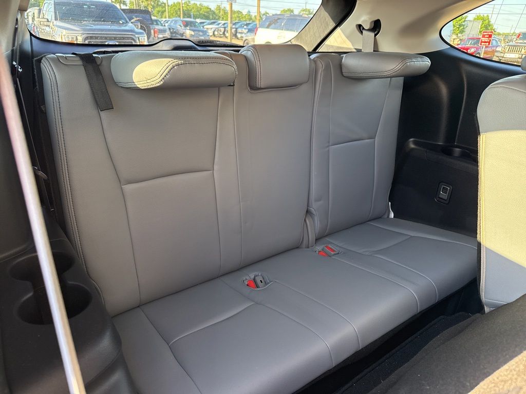 2021 Toyota Highlander LE White at Autostrade