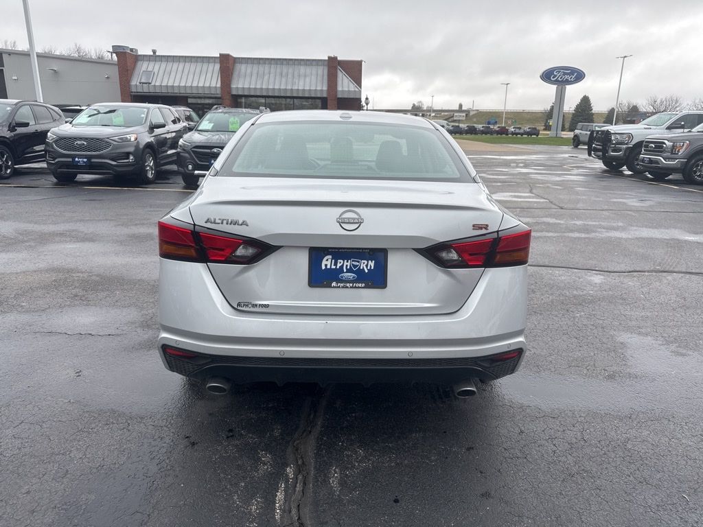 View vehicle photo 6