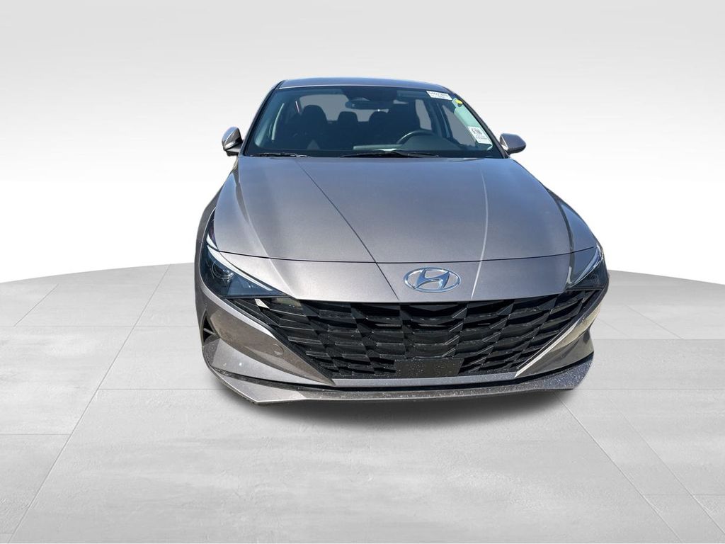 2023 Fluid Metal Hyundai Elantra SEL FWD Sedan