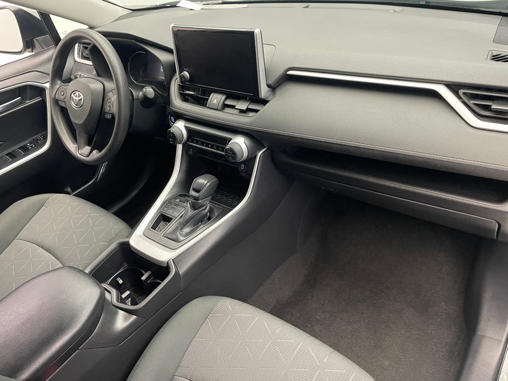 2023 Toyota RAV4 XLE 19