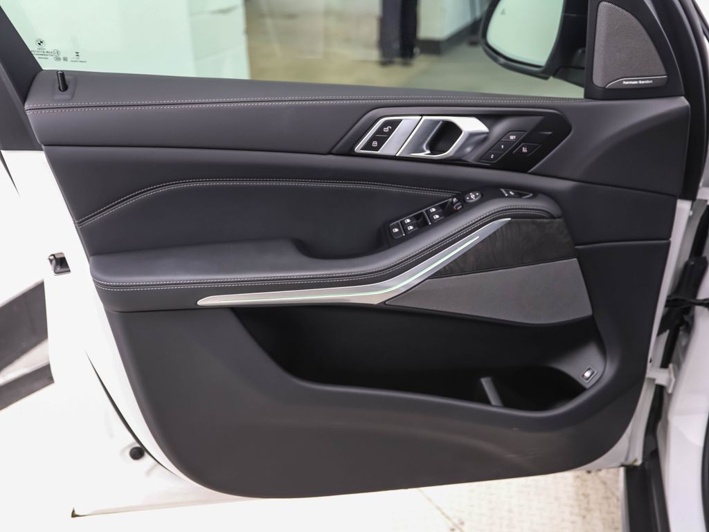 Thumbnail: 2024 BMW X5 - 9