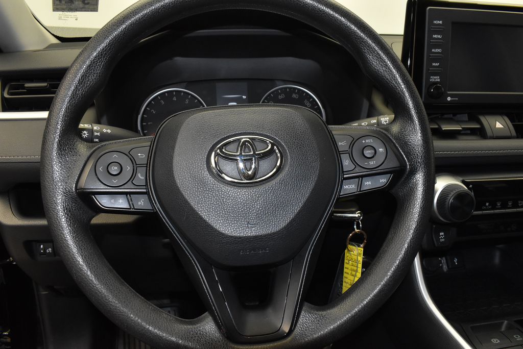 2022 Toyota RAV4 LE 16