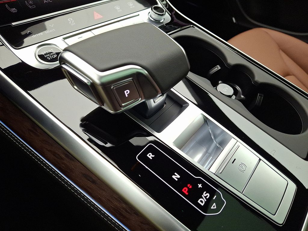 Thumbnail: 2026 Audi Q8 - 10