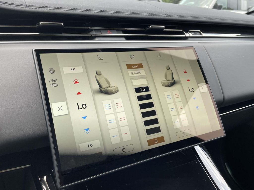 New 2026 White Land Rover Dynamic SE image 28