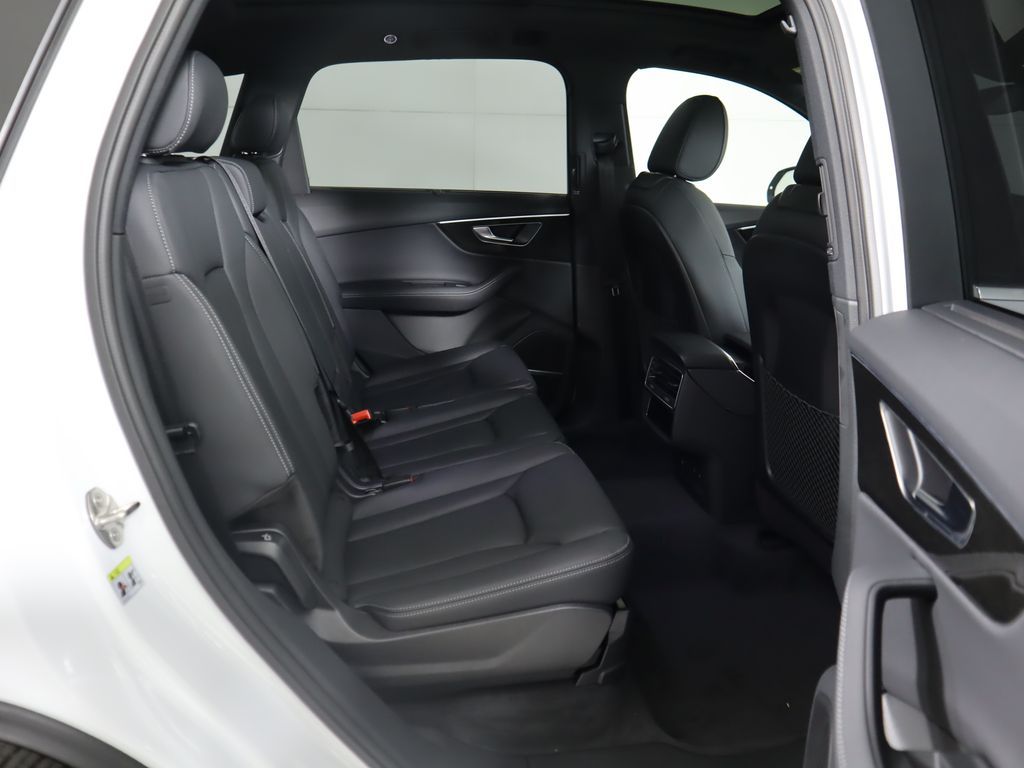 Thumbnail: 2025 Audi Q7 - 23