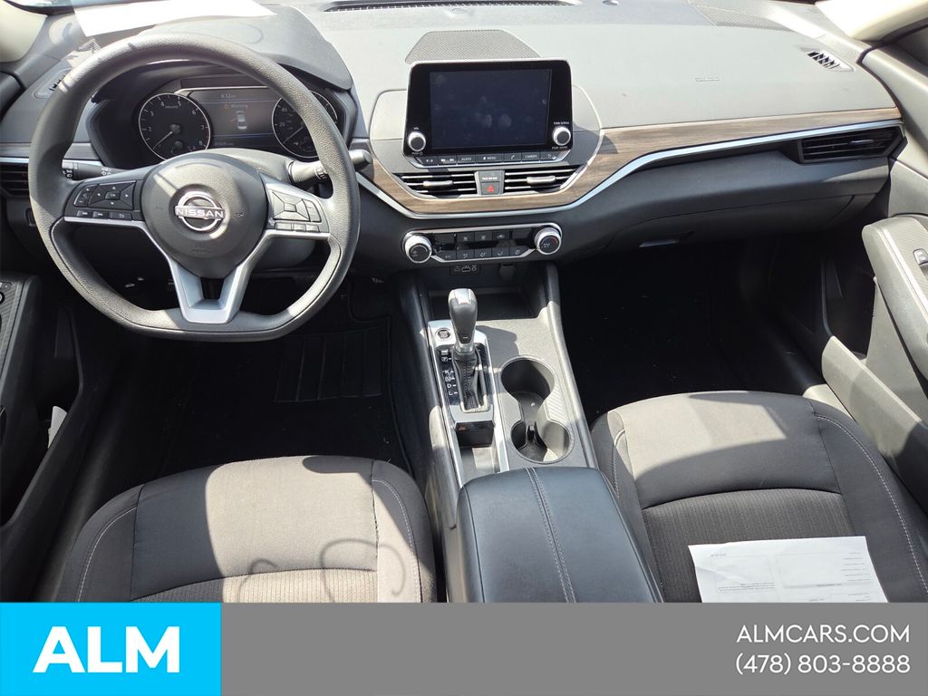 Used 2025 White Nissan 2.5 SV image 15