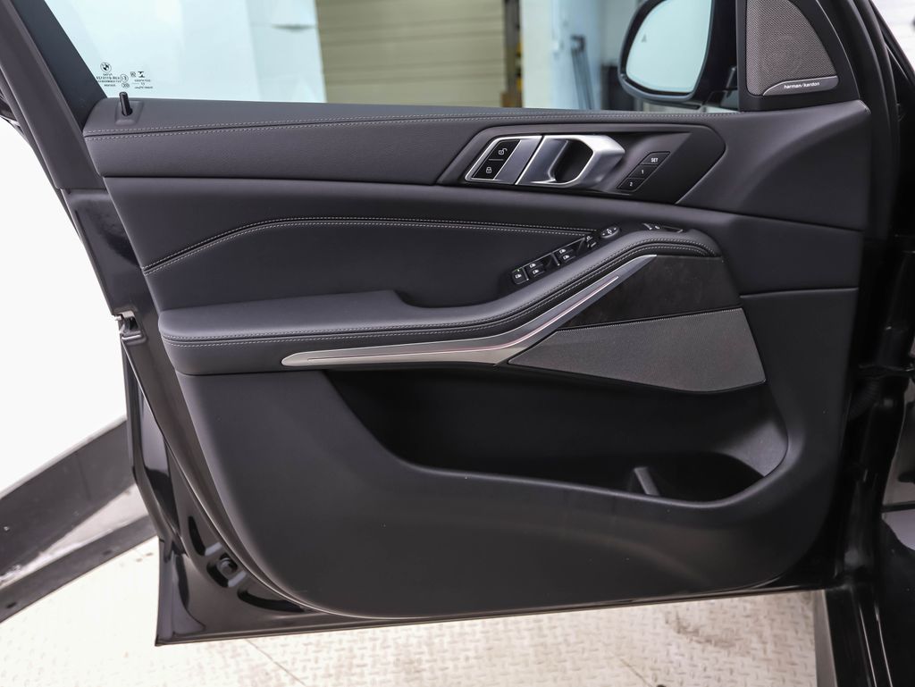 Thumbnail: 2023 BMW X5 - 9