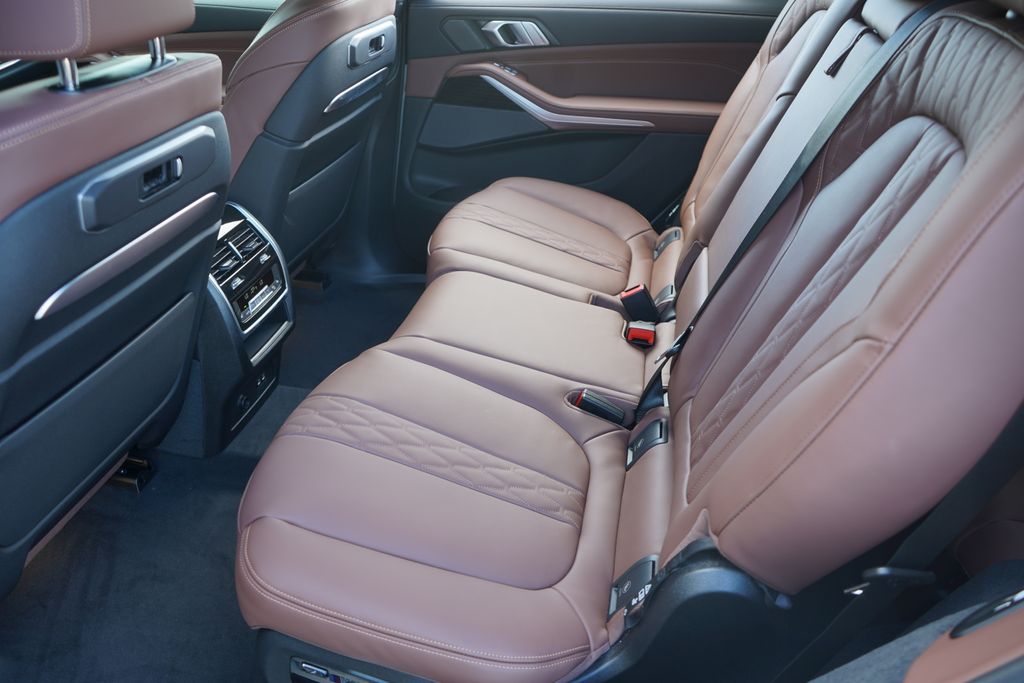 2025 BMW X7 M60i 19