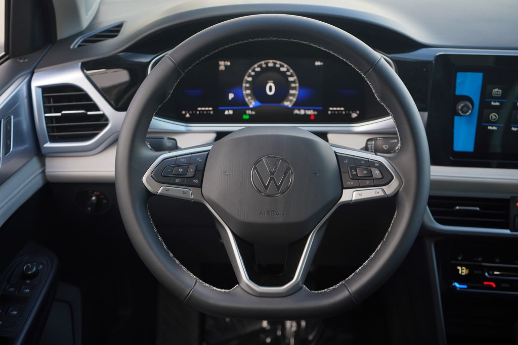 2025 Volkswagen Taos SE 9