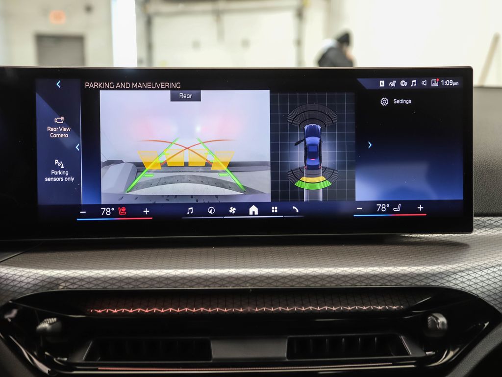 Thumbnail: 2025 BMW 3 Series - 16