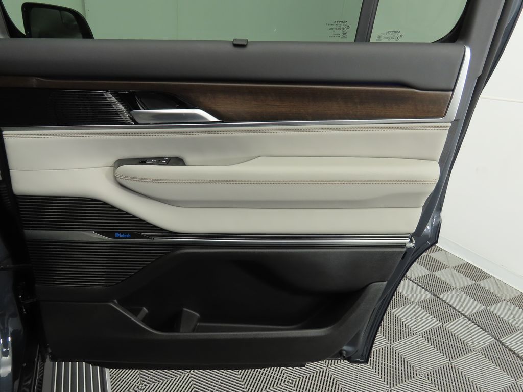 Thumbnail: 2025 Jeep Grand Wagoneer - 27