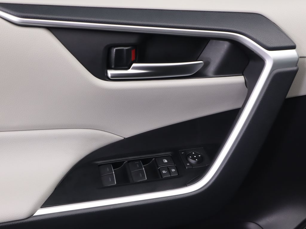 Thumbnail: 2025 Toyota RAV4 - 23