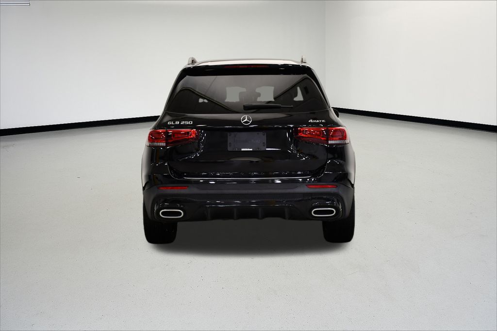 Thumbnail: 2021 Mercedes-Benz GLB - 4