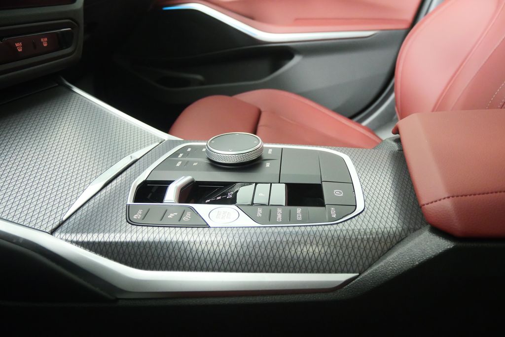 Thumbnail: 2025 BMW 3 Series - 27