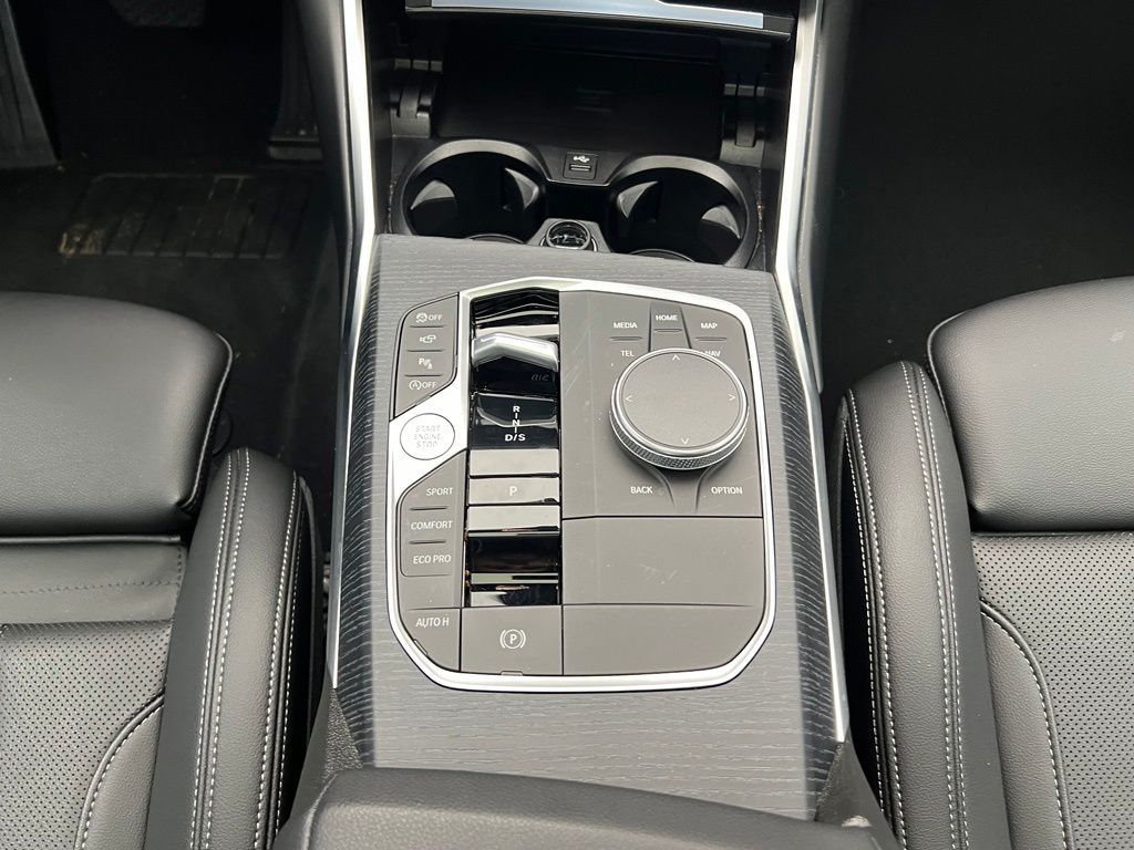 Thumbnail: 2025 BMW 3 Series - 12